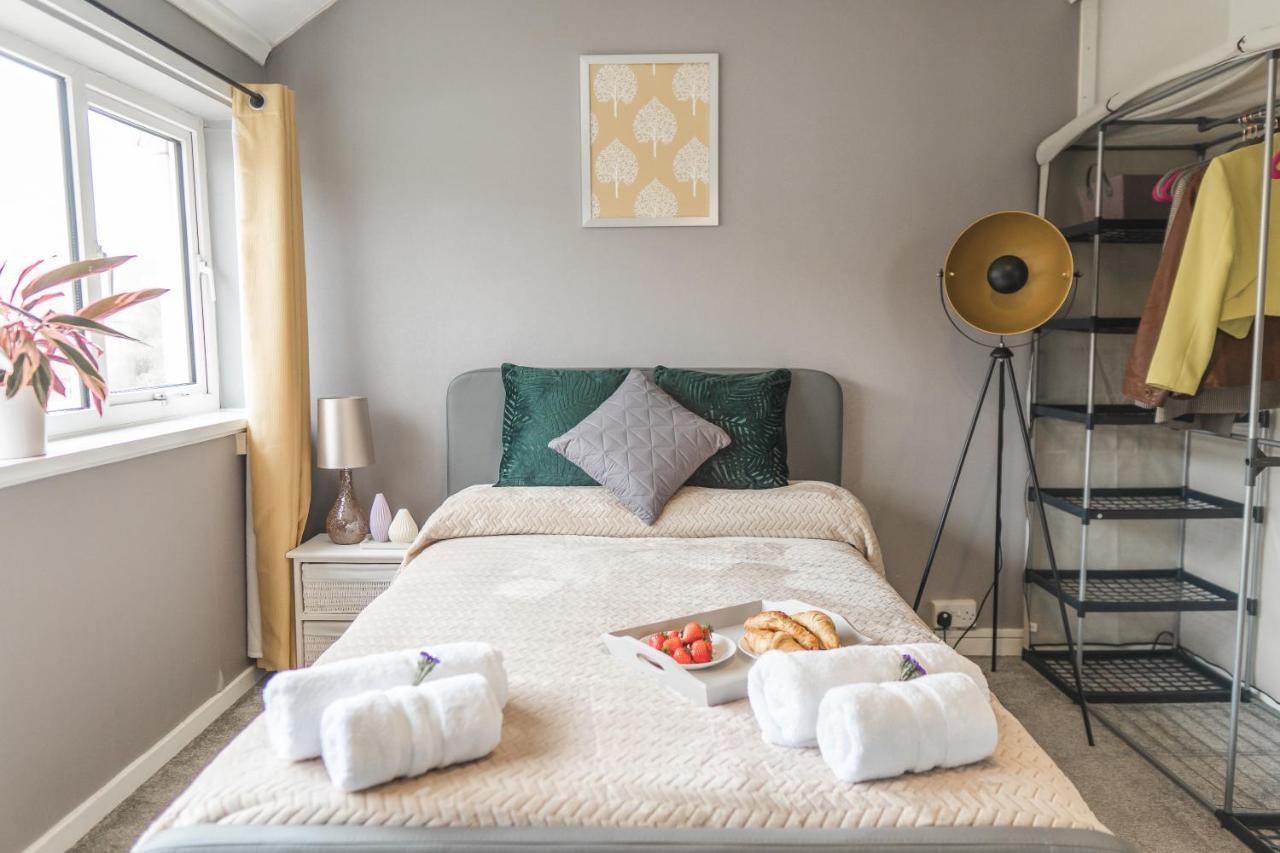 Idyllic 3-Bed House. 5-Min From Channel Tunnel Folkestone Exterior photo